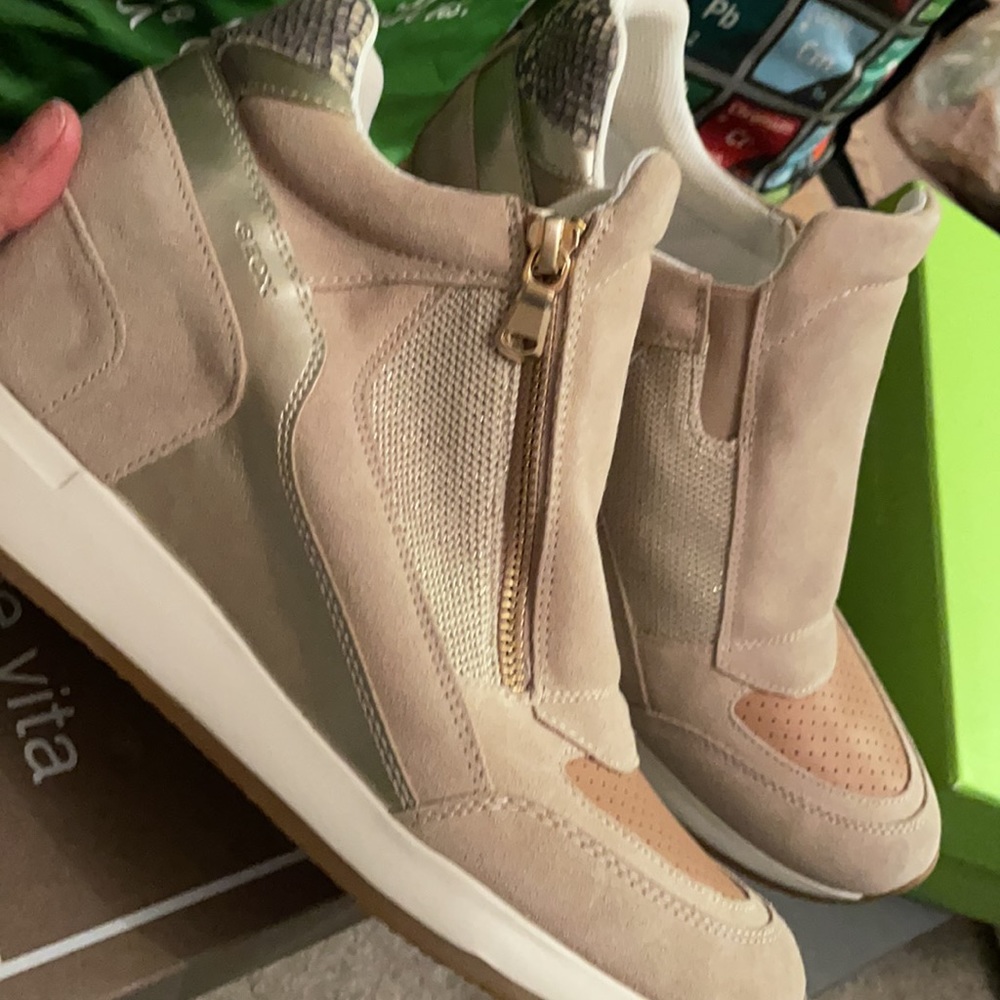 size 11 - Picture 2 of 4